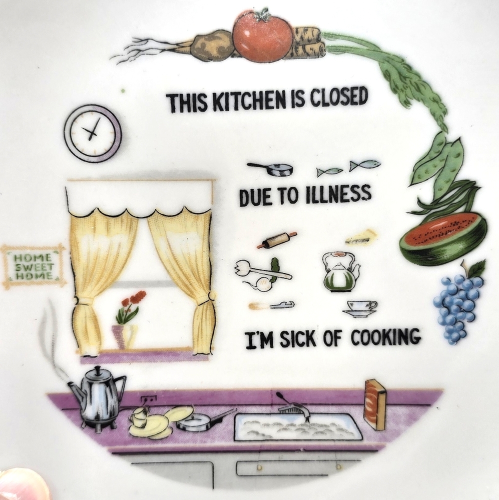 Vintage Funny Plate "This Kitchen Is Closed Due To Illness I'm Sick Of Cooking" - Picture 2 of 3